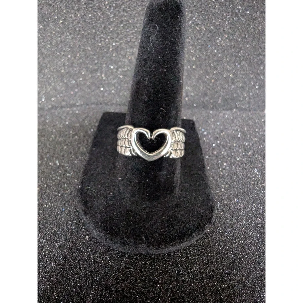 Winged Hollow Heart Band Ring -‎ size 8